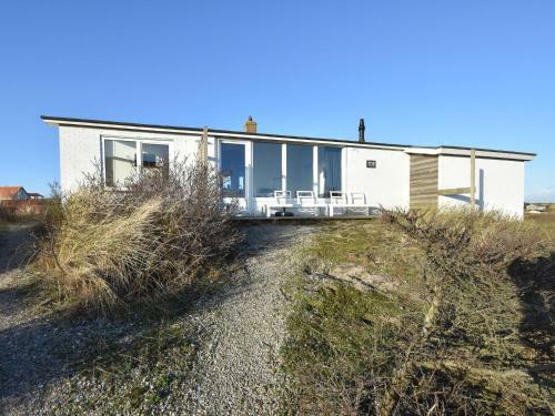 Cozy Bungalow In Midsland Near Sea