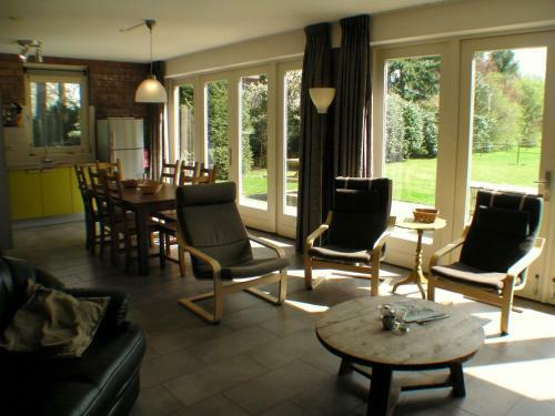 Spacious Villa Near Forest In Luyksgestel