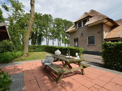 Spacious Holiday Home In Zwartewaterland With A Trampoline