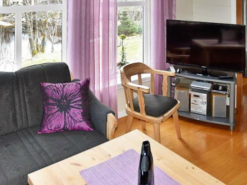 Three-bedroom Holiday Home In Flor� 2