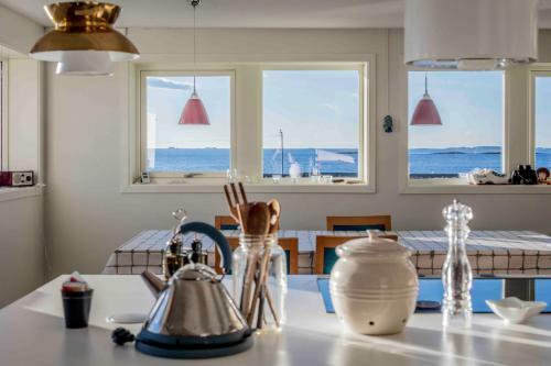 Spacious And Modern Apartment. �rland