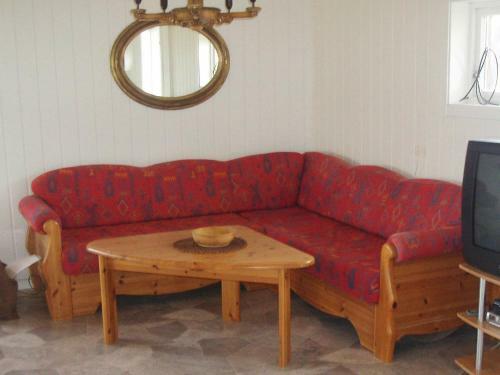 Three-bedroom Holiday Home In Rebbenes
