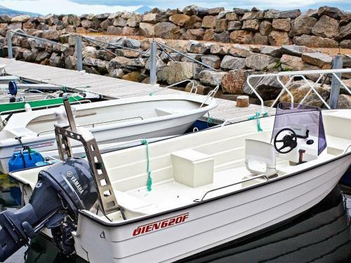 Holiday Home Midsund