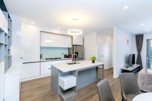 Hero Holiday House