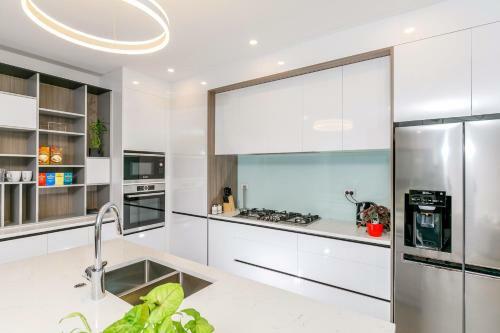 Hero Holiday House