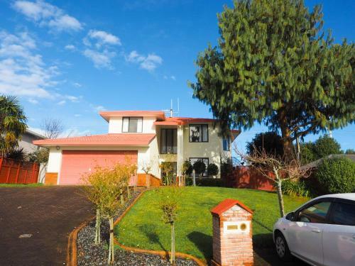 Cul-de-sac Home In Hamilton