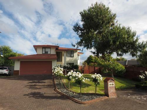 Cul-de-sac Home In Hamilton
