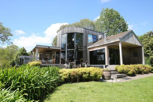 Bed & Breakfast On The River