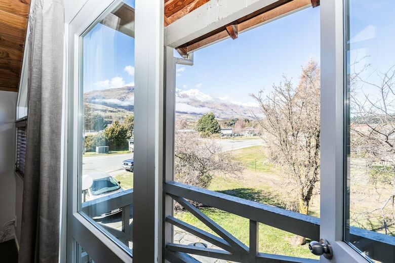 Bold Peak Lodge