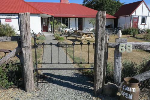 Hostal Tophouse