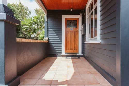 The Plum Tree - City Bungalow
