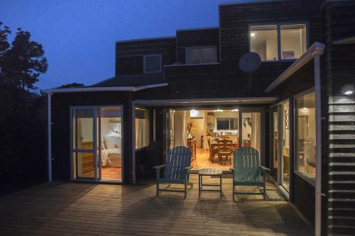 Chester Cottage - Beachfront Luxury