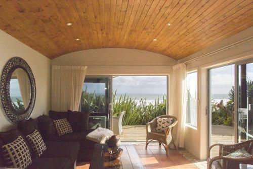 Chester Cottage - Beachfront Luxury