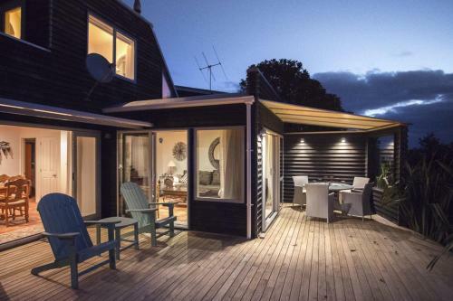 Chester Cottage - Beachfront Luxury