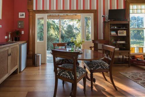 Pond Cottage - 5 Star Experience