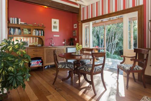 Pond Cottage - 5 Star Experience