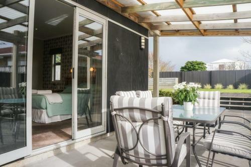 Relax On Richmond - Modern Large Beach House