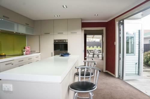Relax On Richmond - Modern Large Beach House