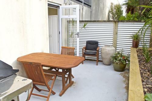 Stylish In Strandon - Great Value Apartment