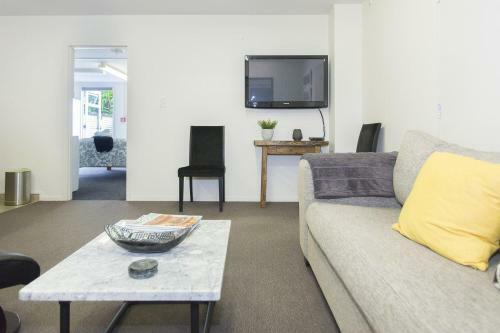 Stylish In Strandon - Great Value Apartment
