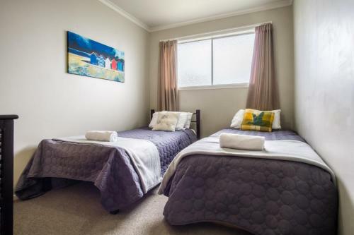 Wanaka Bay Seaviews - Beach House