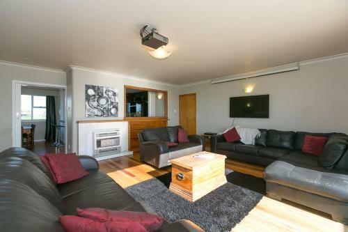 Wanaka Bay Seaviews - Beach House