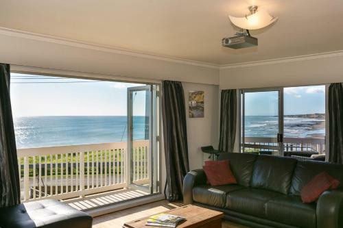 Wanaka Bay Seaviews - Beach House