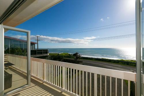 Wanaka Bay Seaviews - Beach House