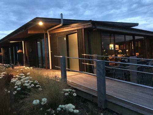 "the Cliffs Seaside Lodge" Motels