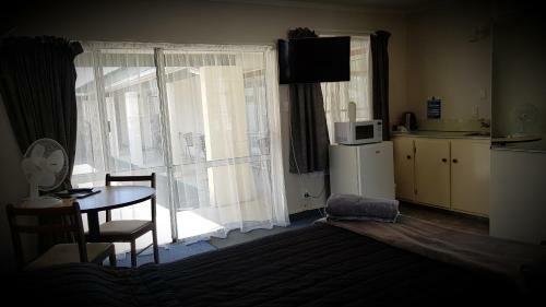 Chanel Court Motel