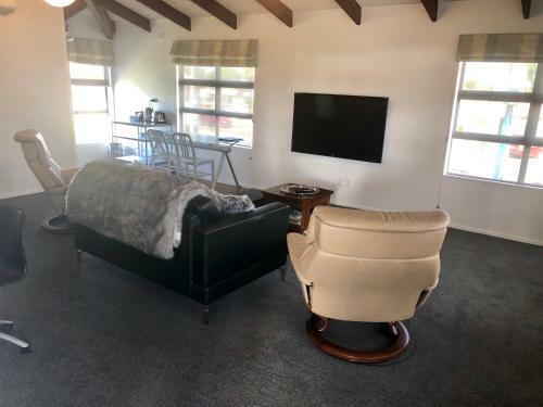 Gladstone Apartment