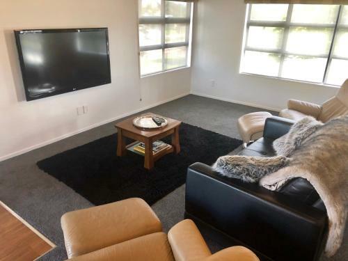 Gladstone Apartment