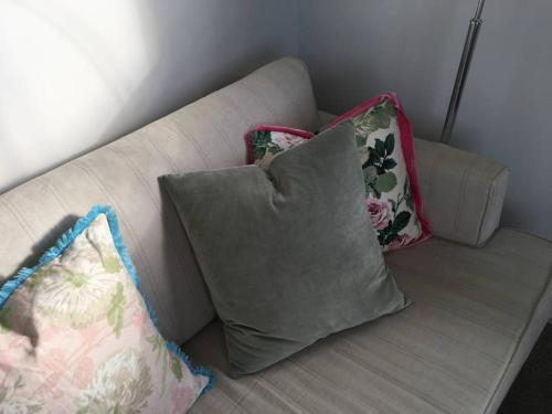 Sunny, Stylish & 2 Minutes From The Beach