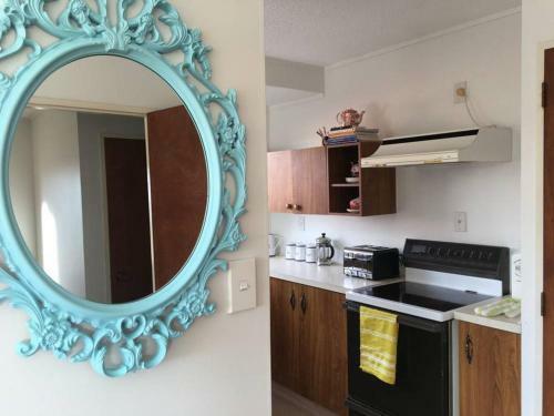 Sunny, Stylish & 2 Minutes From The Beach