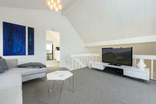 Winter Retreat With Sea Views