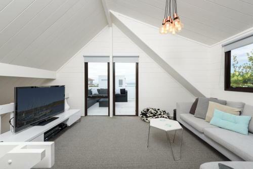 Winter Retreat With Sea Views