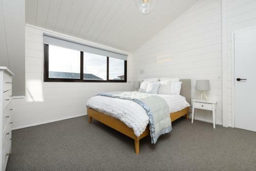 Winter Retreat With Sea Views