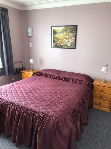 469 On Thames Motels And Cafe
