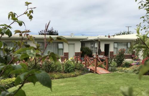 469 On Thames Motels And Cafe