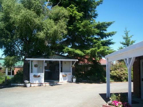 Pioneer Motel