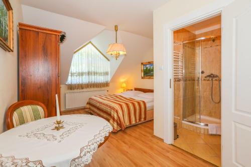 Hostal Pensjonat & Restauracja Admira?