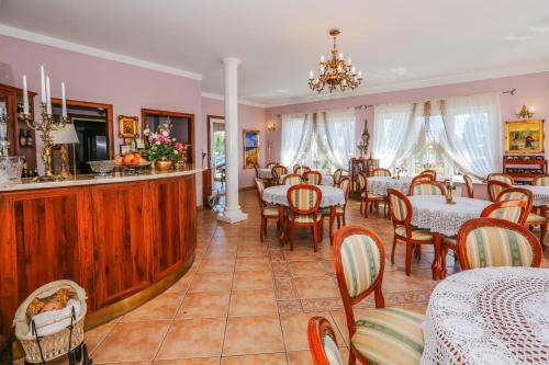 Hostal Pensjonat & Restauracja Admira?