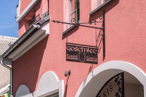 Posada Go?ciniec Kasztel U Gostla