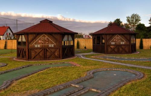 Dworek R�?any Hotel & Restauracja