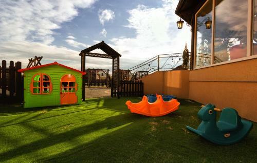 Dworek R�?any Hotel & Restauracja