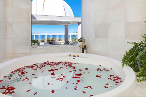 Hotel Beachside Resort Kawana Waters