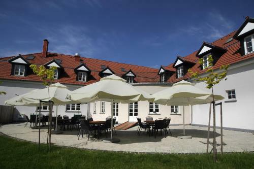 Hotel Folwark ?emino