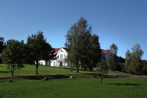 Hotel Folwark ?emino