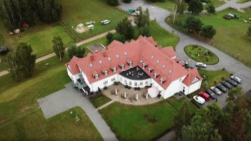 Hotel Folwark ?emino