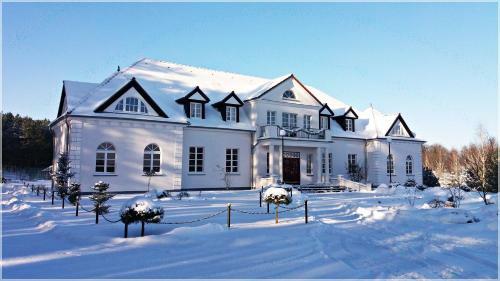 Hotel Folwark ?emino